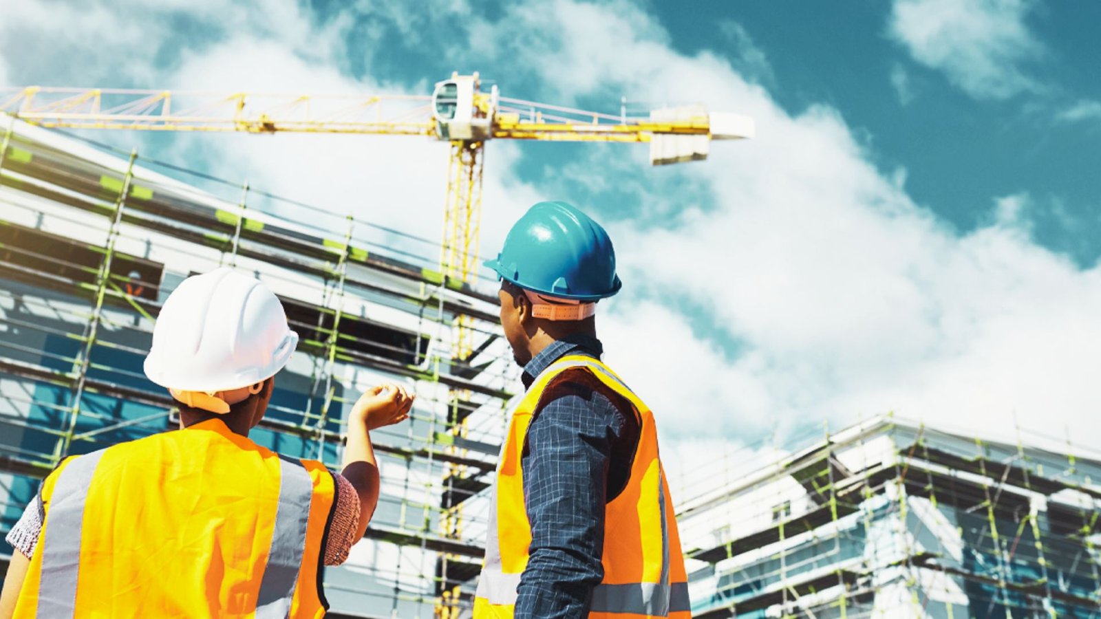 Discussing the problem during the construction.