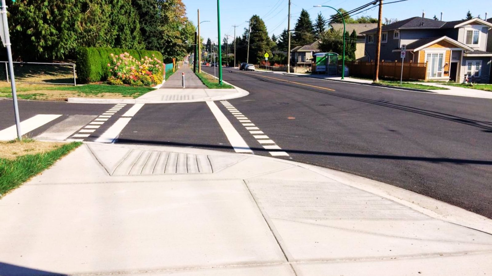 Picture showing the standard width of a sidewalk.
