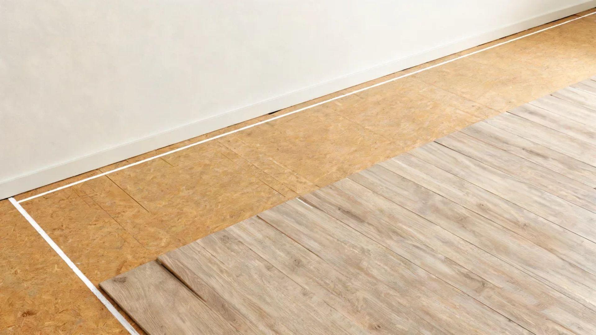 Chalk line marking the starting position for vinyl plank flooring beside a wall. File name: vinyl-flooring-chalk-line-layout