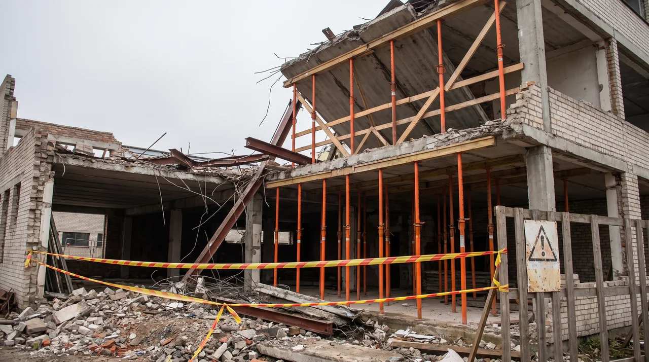 Partially demolished structure with bracing and exposed load-bearing elements.File name-structural-demolition-risks